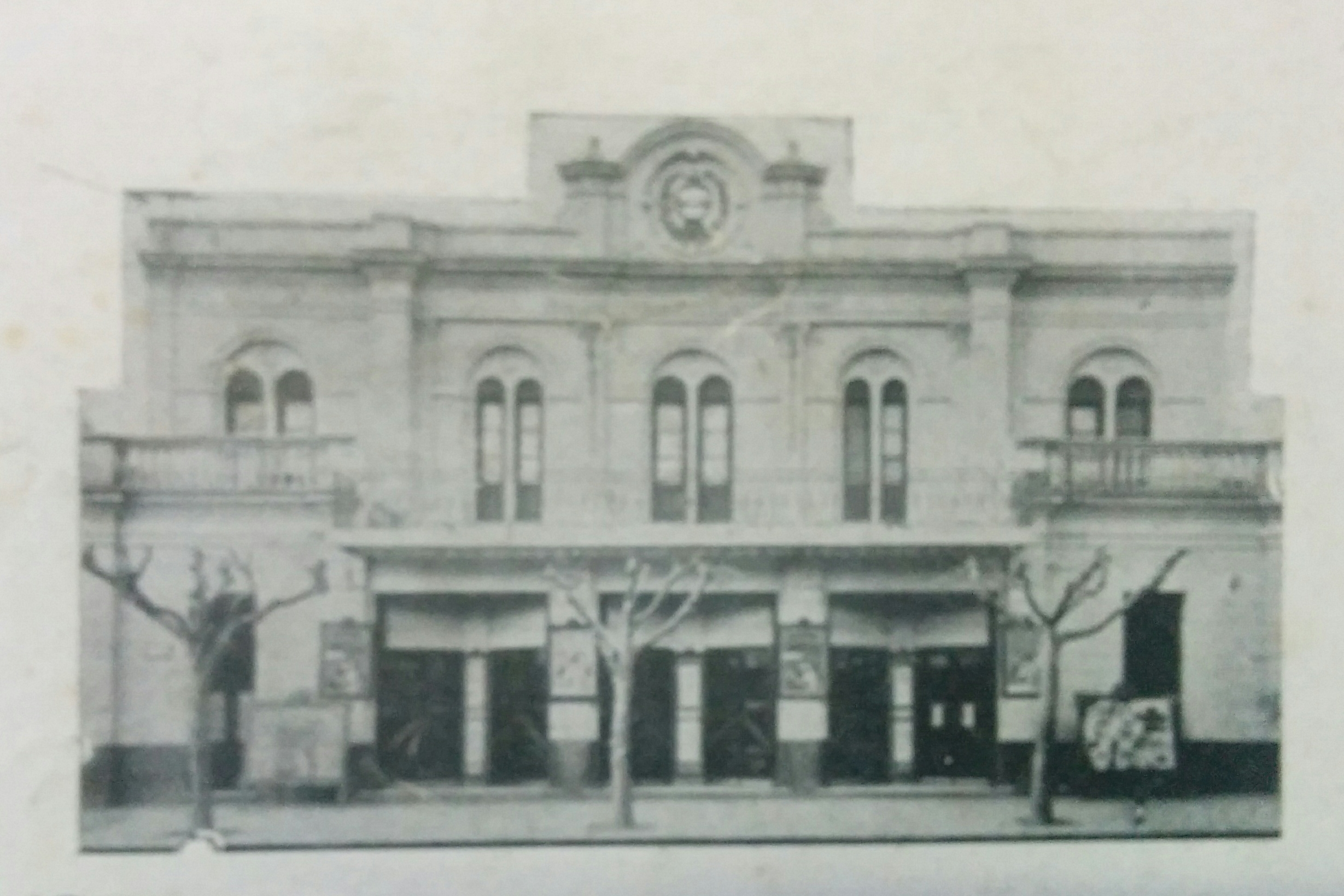 Fachada del cine-teatro Metropol, en una publicación, del mes de agosto de 1930.